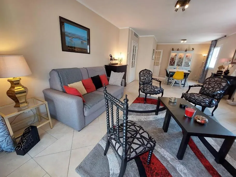 Appartement T3 agréable, proche centre et plage. Carqueiranne