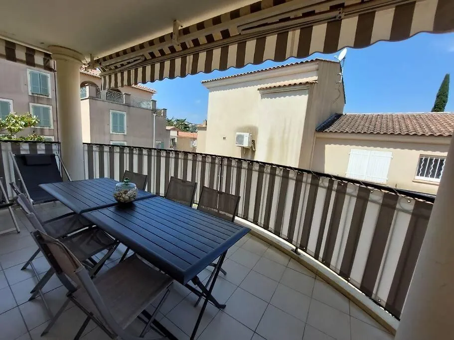 Appartement T3 agréable, proche centre et plage. Carqueiranne 0*,  France